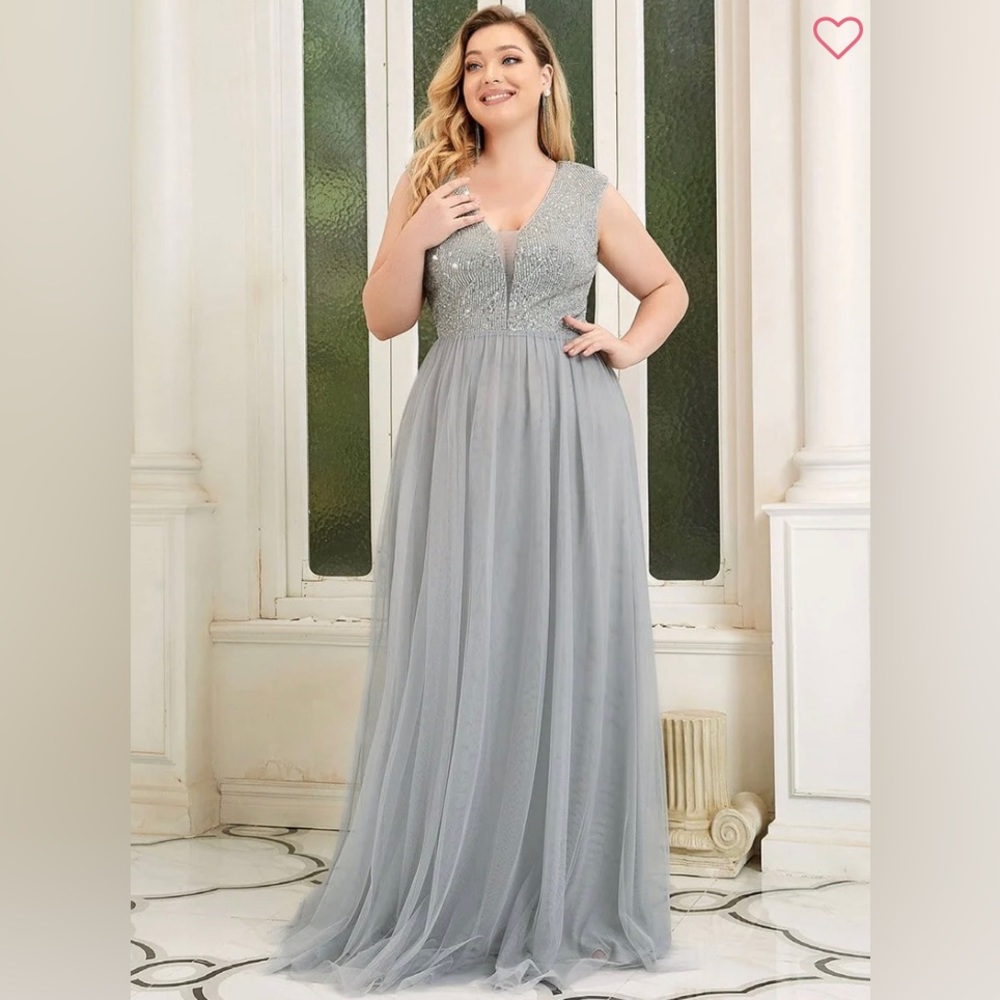 Silver Gown - Picture 1 of 1